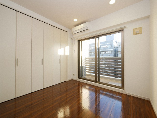 BRAVI新大阪の洋室