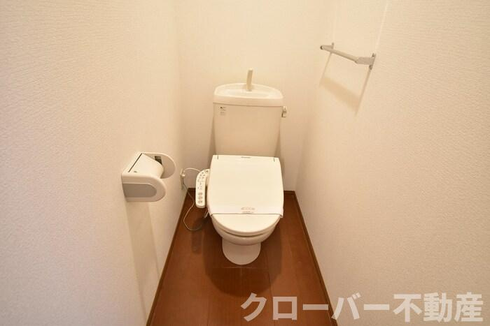 リビングタウン宇多津 A棟のトイレ|温水洗浄暖房便座