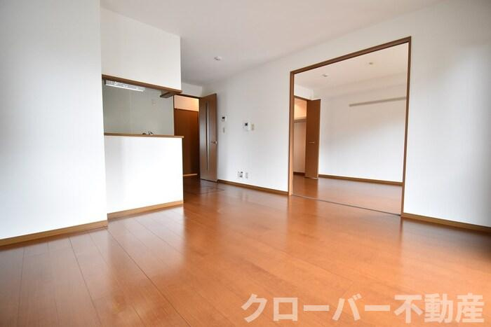 リビングタウン宇多津 A棟の居間・リビング|ＬＤＫ１２帖