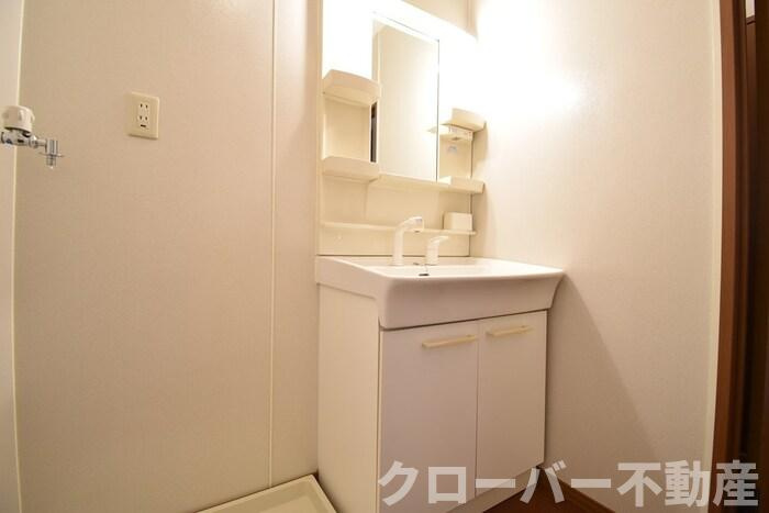 リビングタウン宇多津 A棟の独立洗面台|洗髪洗面化粧台