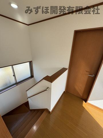 米沢市万世町牛森4150-31の内装|明るい室内です