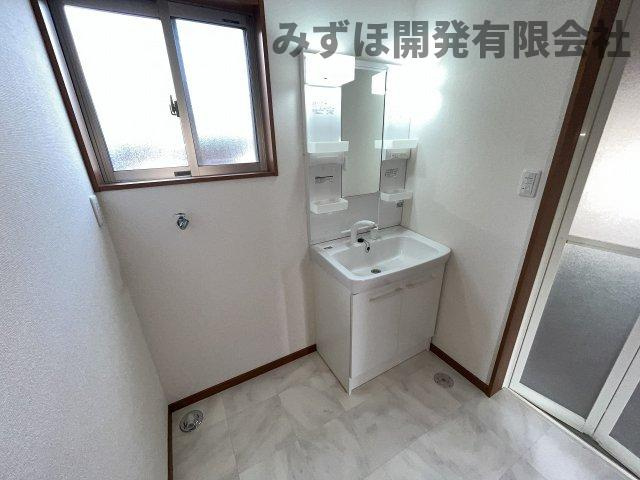 米沢市万世町牛森4150-31の独立洗面台|朝の身支度には欠かせない独立洗面化粧台