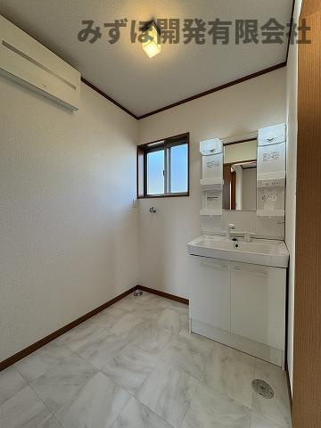 米沢市万世町牛森4150-31の独立洗面台|朝の身支度には欠かせない独立洗面化粧台