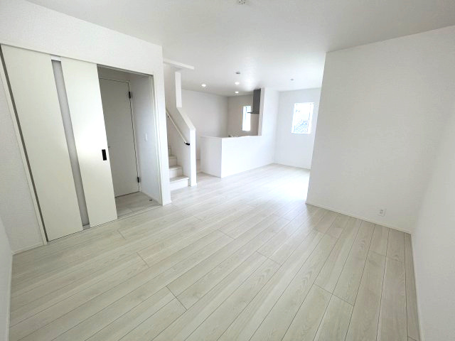 廿日市市阿品台3丁目　№35625の居間・リビング|ＬＤＫ16.2帖
リビング内階段なので
たくさんご家族とコミュニケーションを
とることができます。