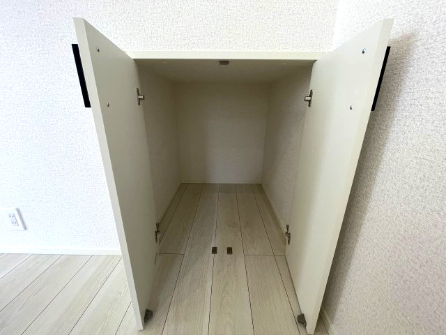 廿日市市阿品台3丁目　№35625の収納|階段下収納もあります。