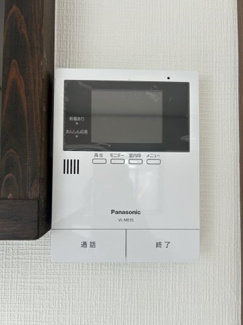 【設備】 | 熊野町呉地五丁目　戸建 | TVモニター付きインターホン　来客時も安心して対応できます