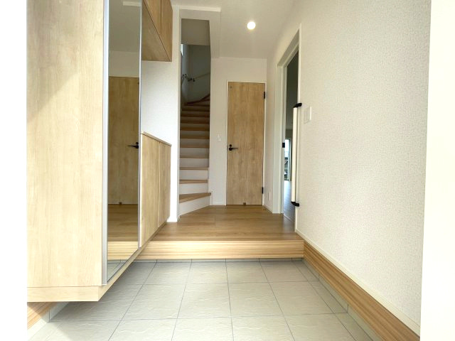 廿日市市阿品台3丁目　№35626の玄関|茶系のぬくもりを感じる
空間です。
