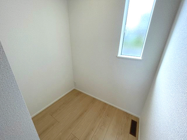 廿日市市阿品台3丁目　№35626の収納|キッチン横パントリー
食品や日用品のストックに
便利です。