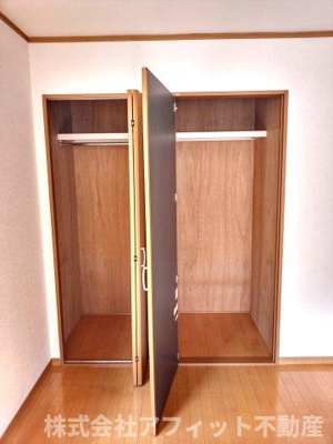 【その他】 | ローズさかき | 洋室7.6帖のクローゼット