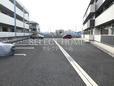 【駐車場】 | ラルーチェ | 同型タイプ駐車場です