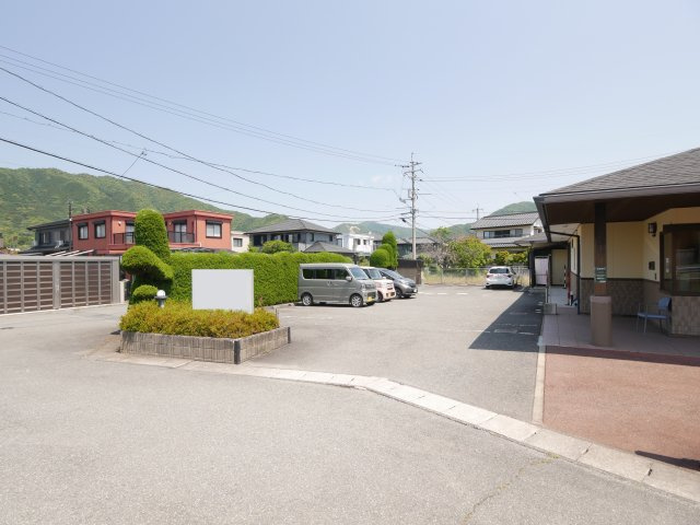 山口市宮野上の事務所の駐車場