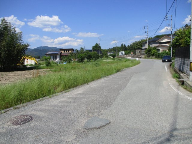 売土地　仁保下郷の前面道路含む現地写真
