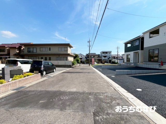 春日井市西高山町第2(全8棟)5号棟の前面道路含む現地写真