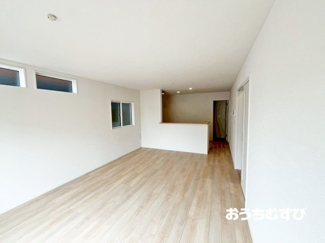 春日井市西高山町第2(全8棟)5号棟の居間・リビング