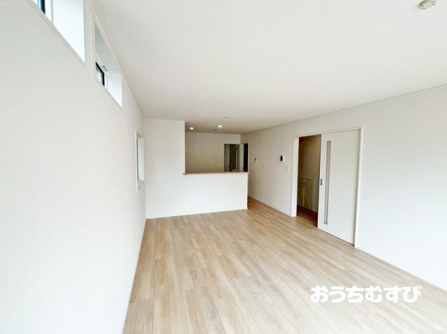 春日井市西高山町第2(全8棟)5号棟の居間・リビング