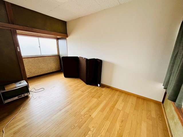 【倉庫併用住宅付き】真岡市掘込　中古住宅の洋室