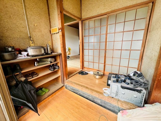 【倉庫併用住宅付き】真岡市掘込　中古住宅の玄関