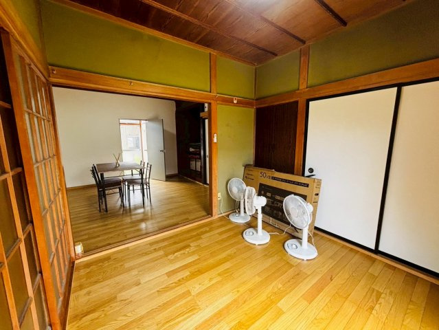 【倉庫併用住宅付き】真岡市掘込　中古住宅の洋室