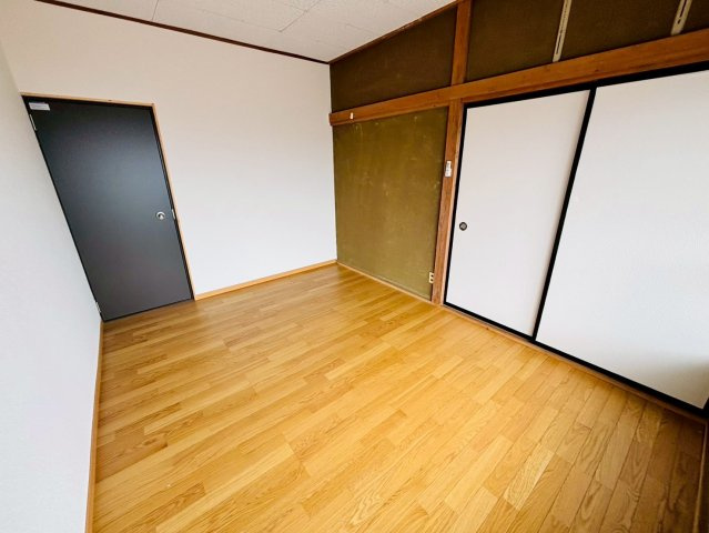 【倉庫併用住宅付き】真岡市掘込　中古住宅の洋室