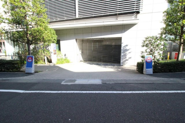 パークタワー目黒の駐車場
