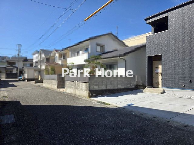 高知市瀬戸南町2丁目 ①　新築戸建ての前面道路含む現地写真