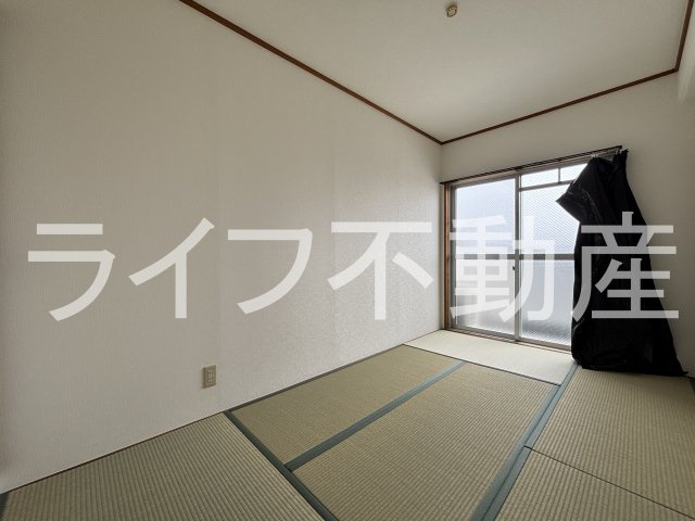 カーザ寿の寝室|落ち着いた色調の寝室です