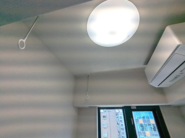 GEO ENT AKIHABARAの設備|4帖洋室に取り外し可能な室内物干し設備付きです