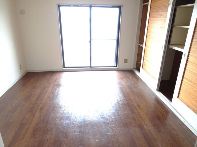 プレアール大垣本町の洋室