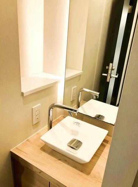 新富町営和ビルの洗面所