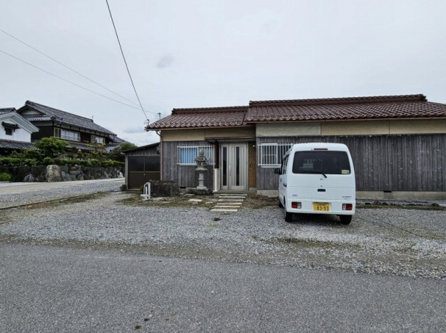 平屋のテナントの駐車場