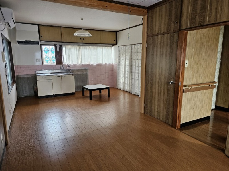 平屋のテナントの内装