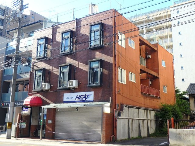 ハイツウエストリバーの外観