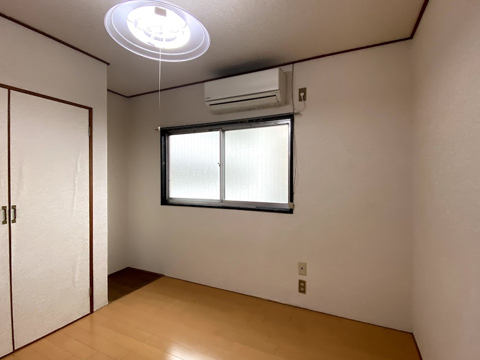 ハイツウエストリバーの洋室