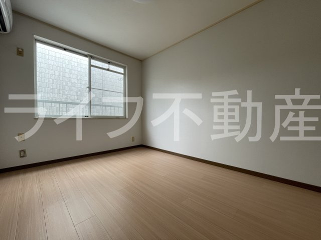 エステートピアヌカタの寝室|開放的な寝室です