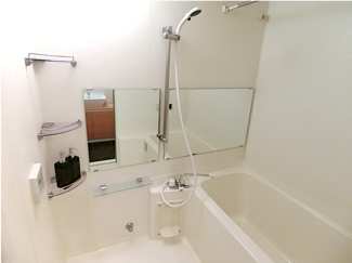 【内装】 | W.O.B　HONMACHI-WEST | 明るい色調の室内です