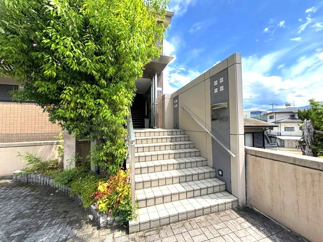リーヴァ三日市のエントランス