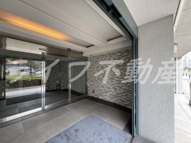 レジディア玉造のエントランス|落ち着いたエントランスです