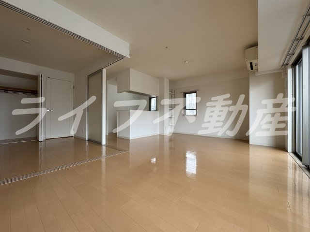 レジディア玉造の居間・リビング|こちらの居間で趣味の時間をお楽しみください