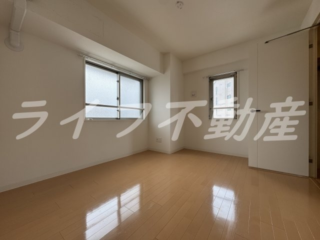 レジディア玉造の内装|明るい色調の室内です