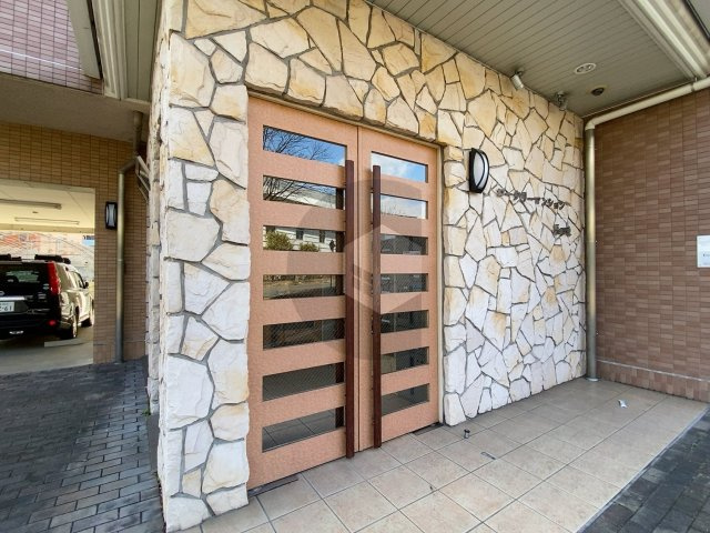 ロータリーマンション長田東のエントランス