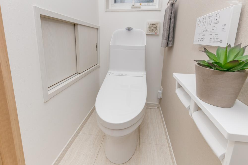 【兼六パークタウン】花小金井33期　全42棟残６棟！の洋室|CLにたくさんの衣類が収まり、アクセントクロスを効果的に使用することで寛ぎのリラックス空間に。