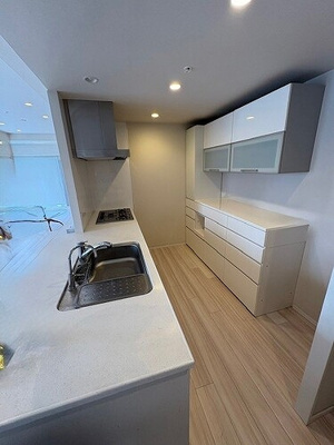 【キッチン】 | 大阪ひびきの街　ザ・サンクタスタ | システムキッチン・設備の食器棚