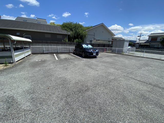 アクロポリス１の駐車場