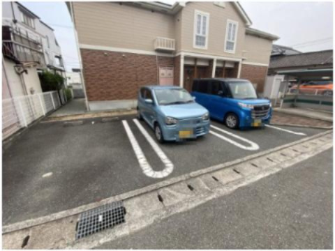 モーニンググローリーⅡの駐車場