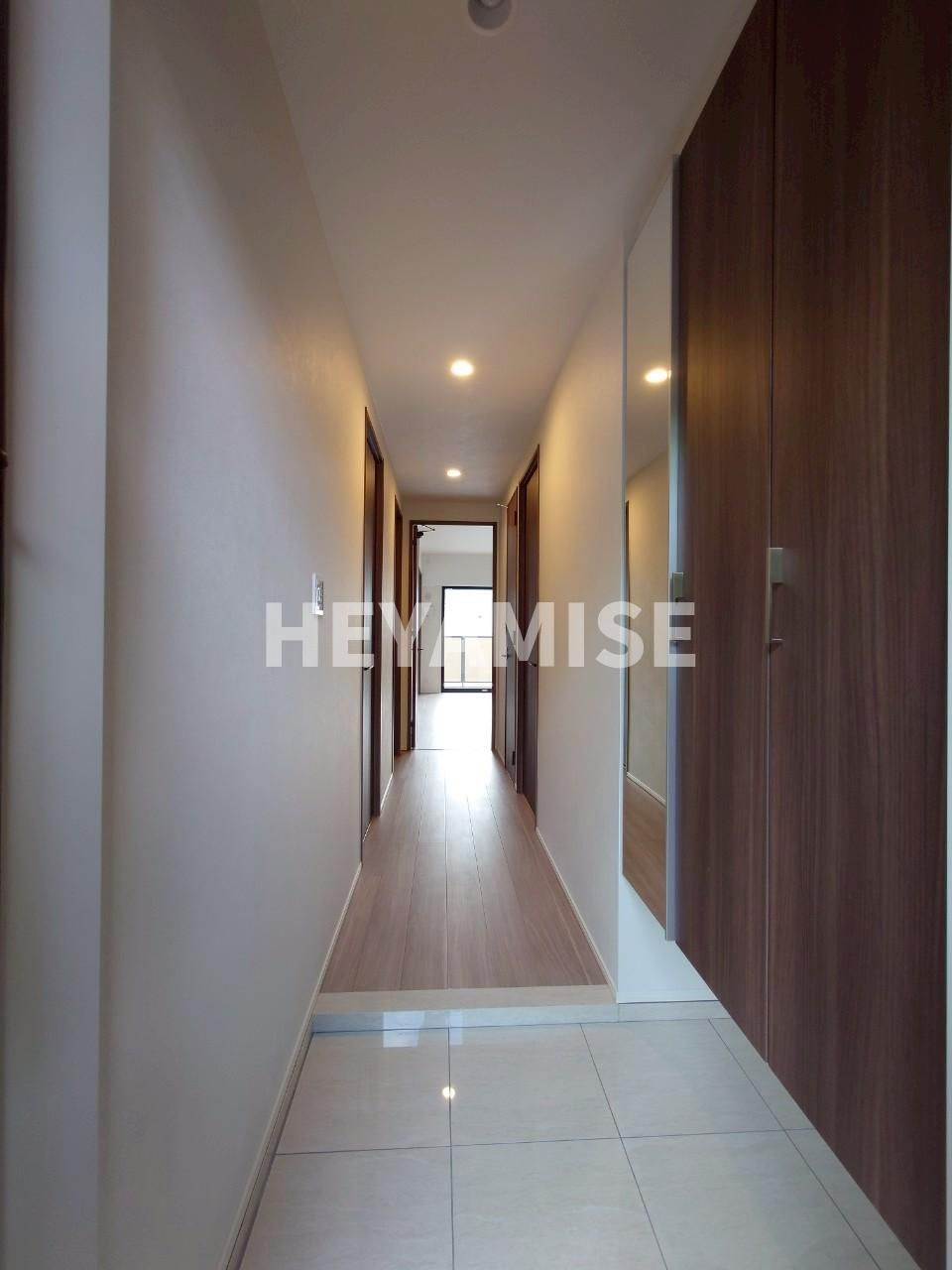 アクタス籠町グランミライの玄関