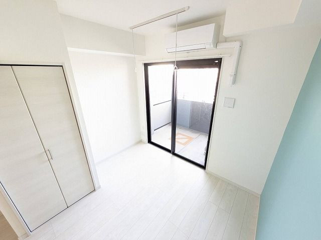 modern palazzo大手門IIの居間・リビング