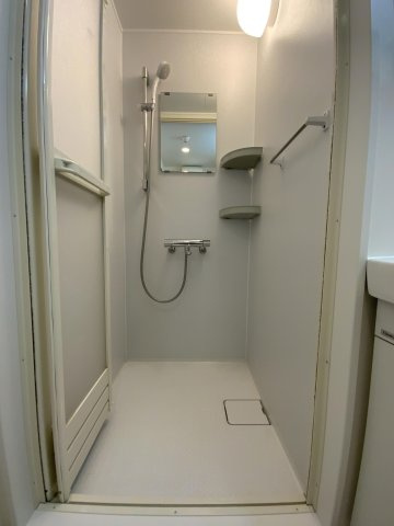 MODERN PALAZZO KEGO FORESTのシャワールーム