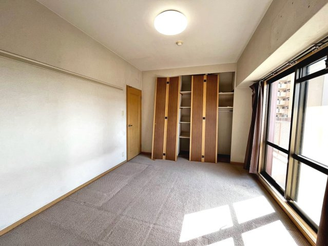 ファミールハイツ泉大津SHC 2番館の収納|居室収納もたっぷりしています♪家族の思い出も大切にしまっておけますね！