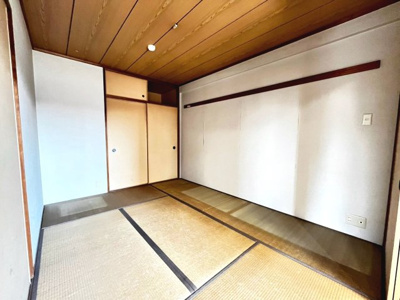 【和室】 | ファミールハイツ泉大津SHC 2番館 | 足を伸ばして寛げる和室あり♪イグサの香りで癒しの空間です！