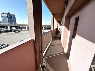 【バルコニー】 | ファミールハイツ泉大津SHC 2番館 | ２面バルコニーですので、洗濯物の多い日も安心です！ガーデニングや家庭菜園など趣味の幅も広がりますね！